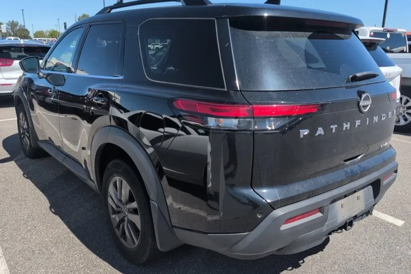 2022 Nissan Pathfinder SV photo 1