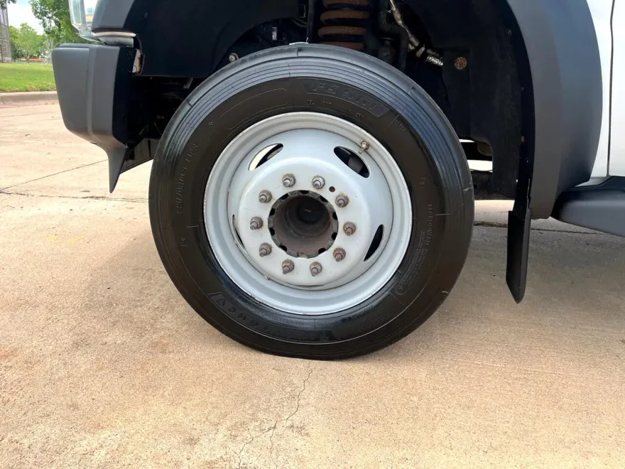 2009 Ford F-550 XLT photo 16