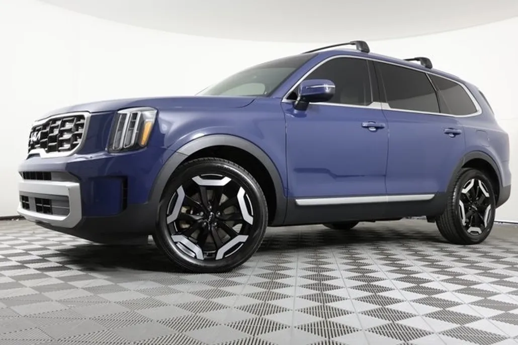 2023 Kia Telluride S photo 1
