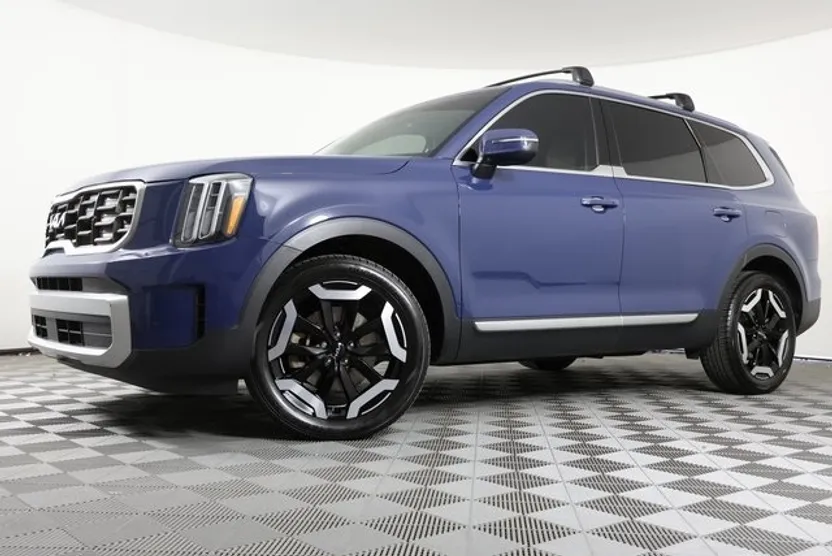 2023 Kia Telluride S photo 1