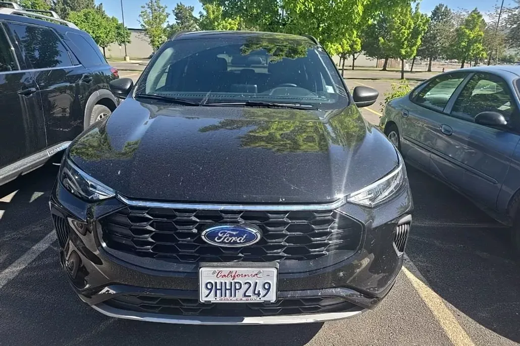 2024 Ford Escape ST-Line photo 1