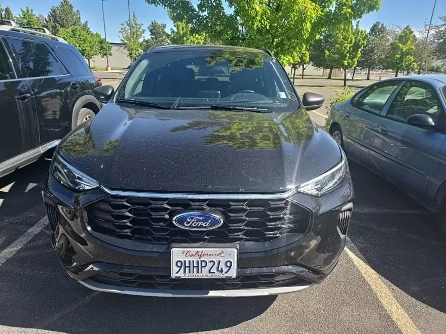 2024 Ford Escape ST-Line photo 1