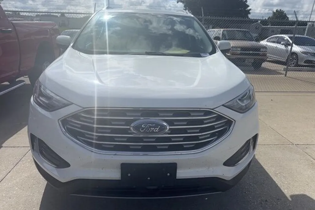 2022 Ford Edge SEL photo 1