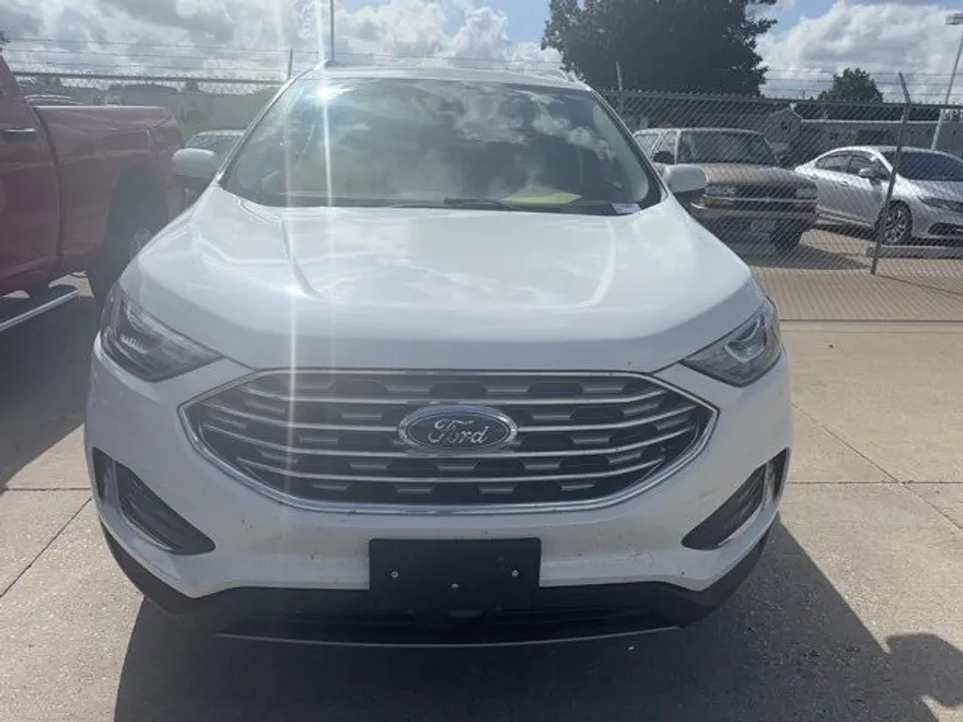 2022 Ford Edge SEL photo 1