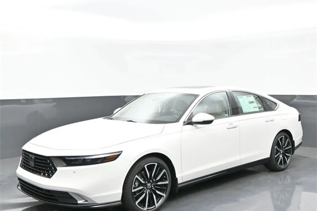 2025 Honda Accord Hybrid Touring photo 1