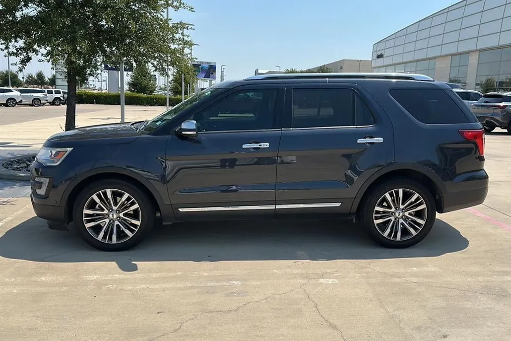 2017 Ford Explorer Platinum photo 1