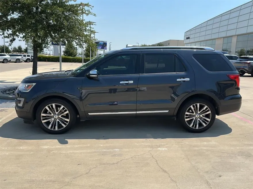 2017 Ford Explorer Platinum photo 1