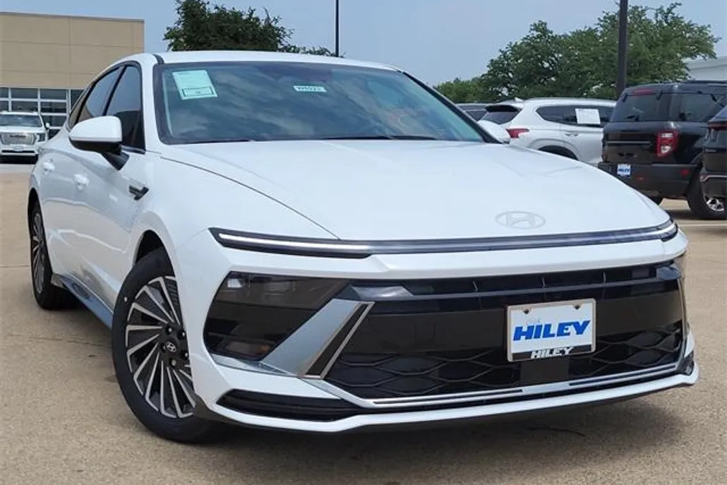 2025 Hyundai Sonata Hybrid SEL photo 1