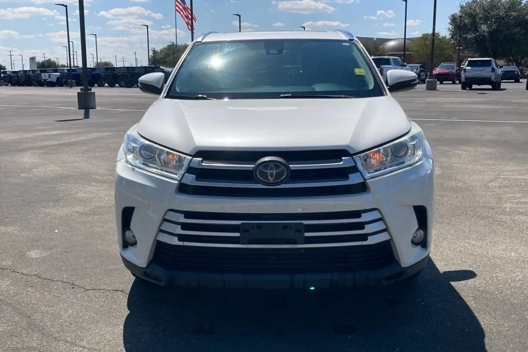 2019 Toyota Highlander XLE photo 1