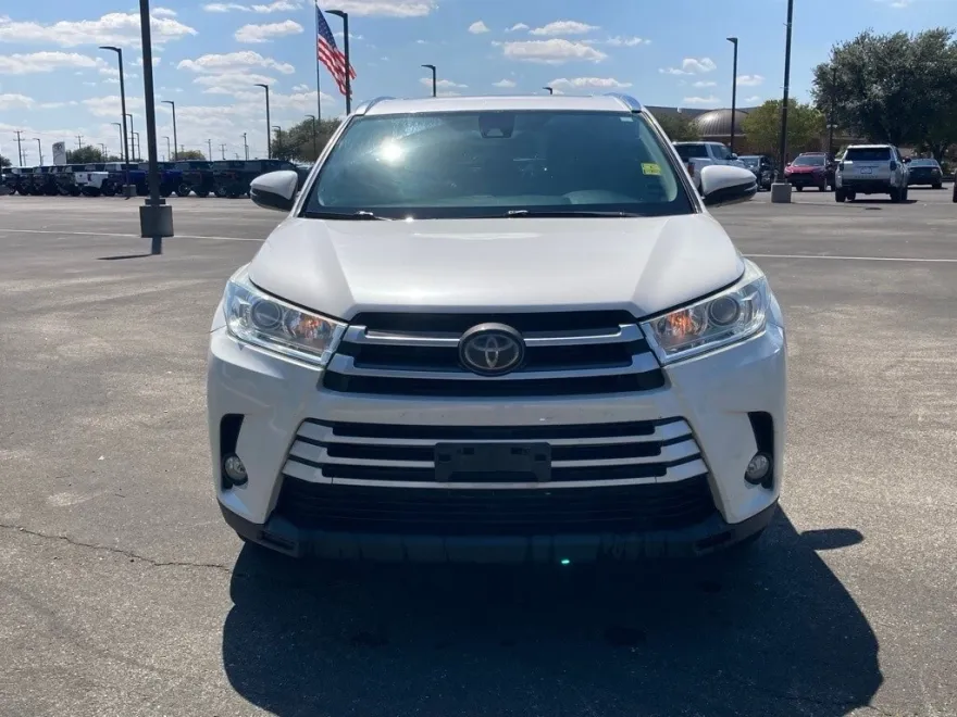 2019 Toyota Highlander XLE photo 1