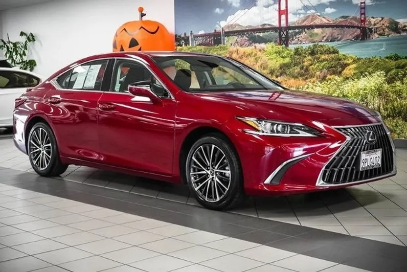 2025 Lexus ES 300h photo 1