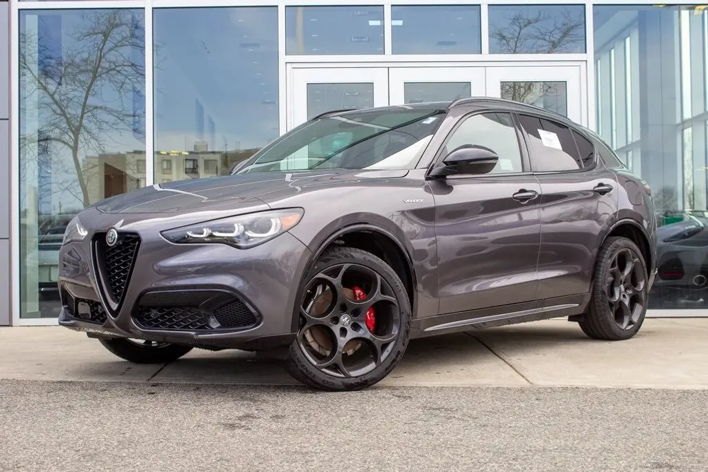 2025 Alfa Romeo Stelvio Sprint Base photo 1