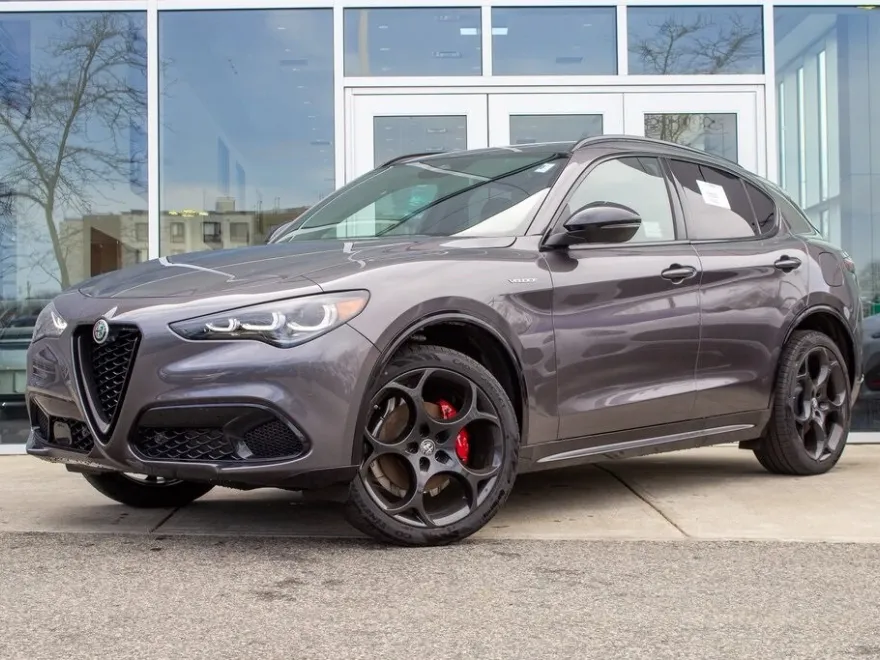2025 Alfa Romeo Stelvio Sprint Base photo 1