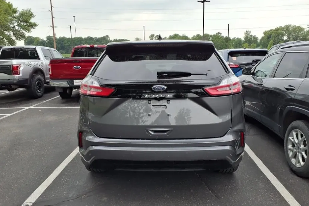 2024 Ford Edge ST-Line photo 1