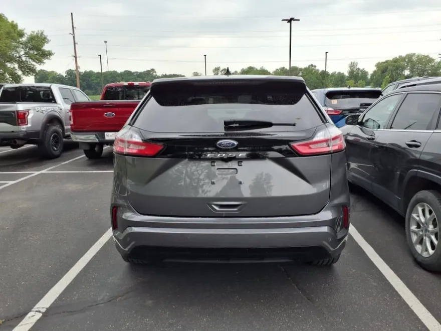 2024 Ford Edge ST-Line photo 1