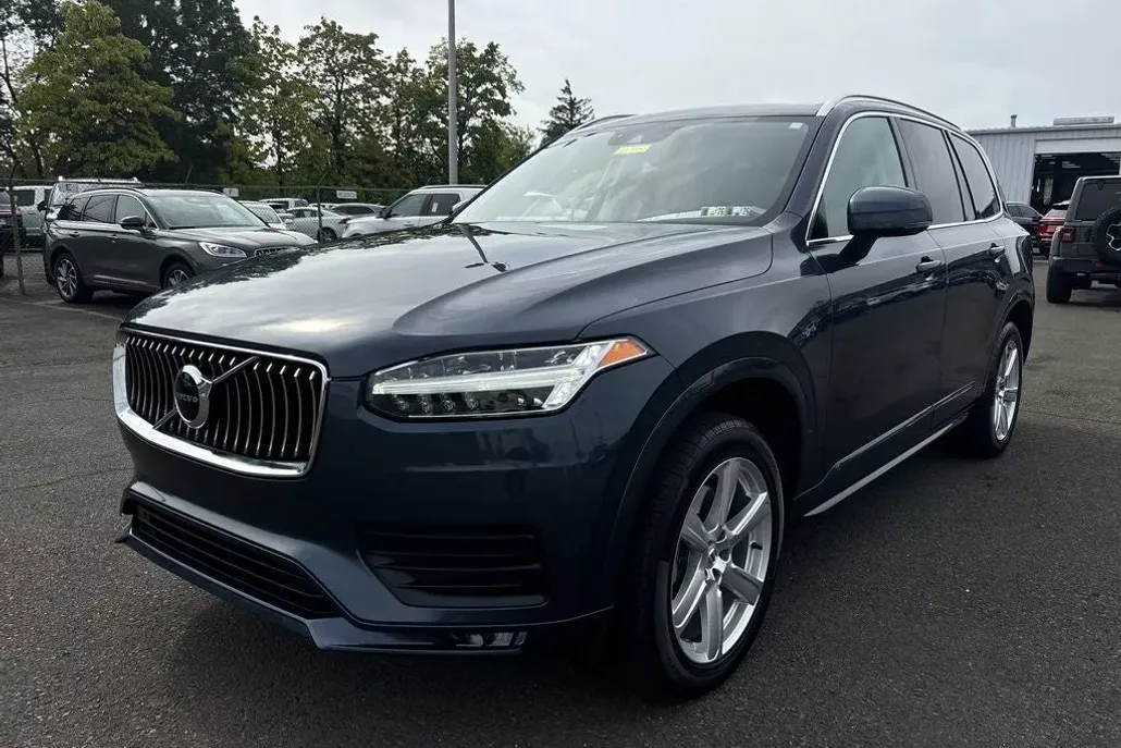 2020 Volvo XC90 Momentum T6 photo 1