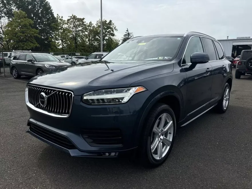 2020 Volvo XC90 Momentum T6 photo 1