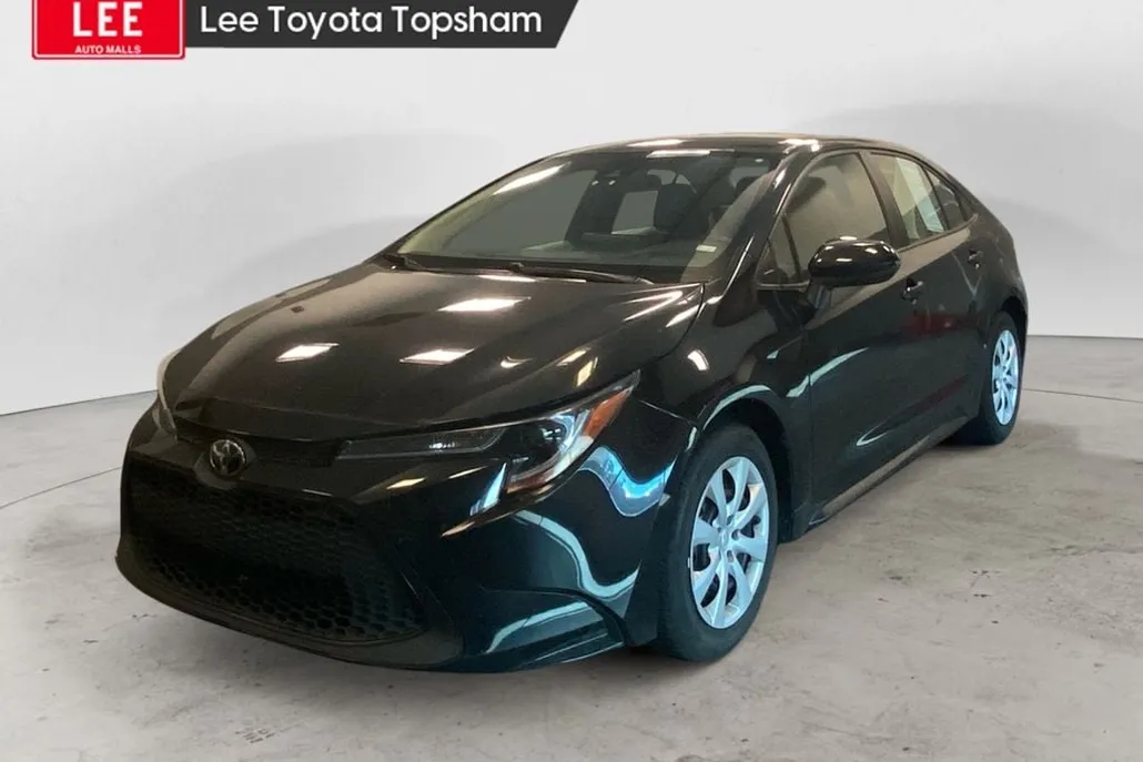 2022 Toyota Corolla LE photo 1