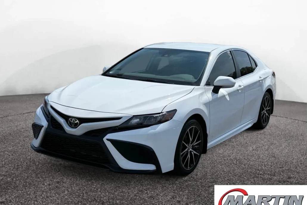 2023 Toyota Camry SE photo 1