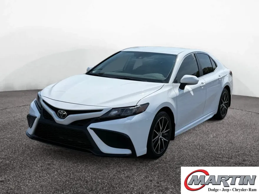 2023 Toyota Camry SE photo 1
