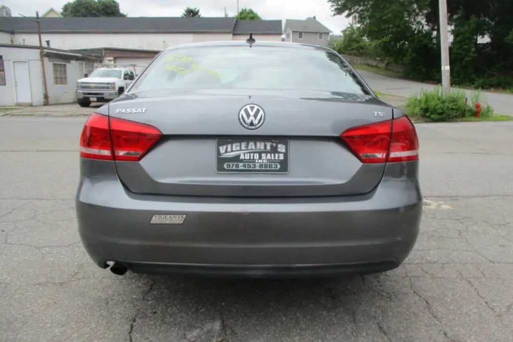 2015 Volkswagen Passat Wolfsburg Edition photo 1