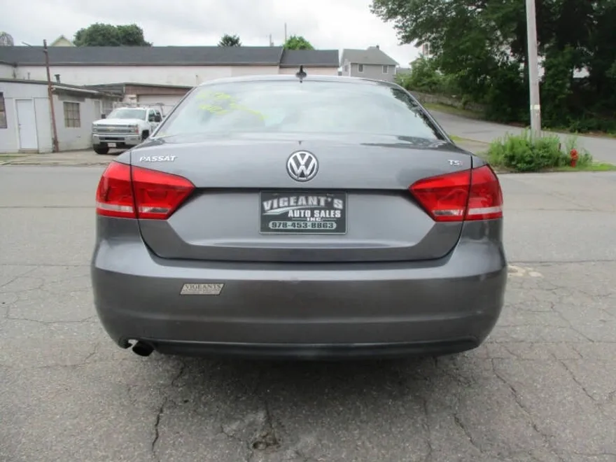 2015 Volkswagen Passat Wolfsburg Edition photo 1