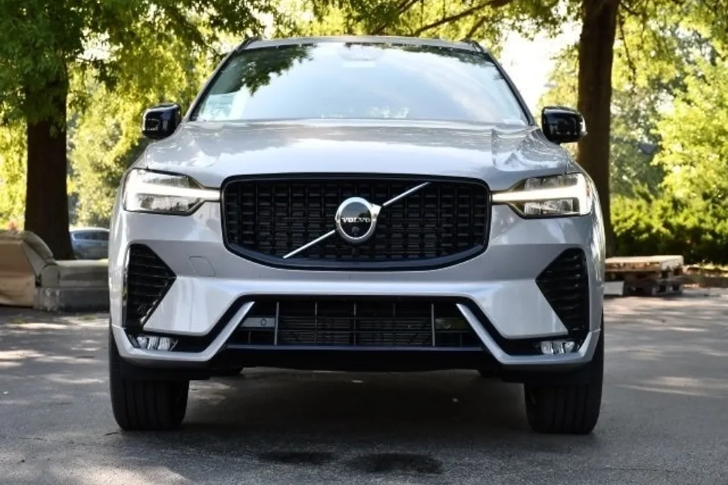 2025 Volvo XC60 B5 Plus photo 1