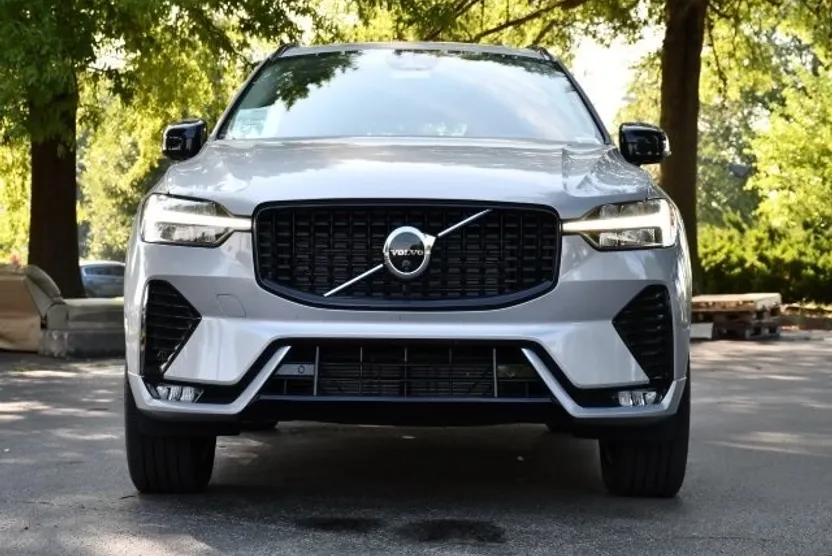 2025 Volvo XC60 B5 Plus photo 1