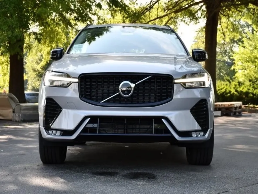 2025 Volvo XC60 B5 Plus photo 1