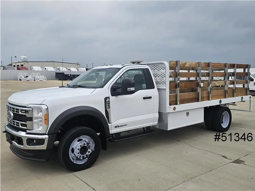 2023 Ford F-550 photo 1