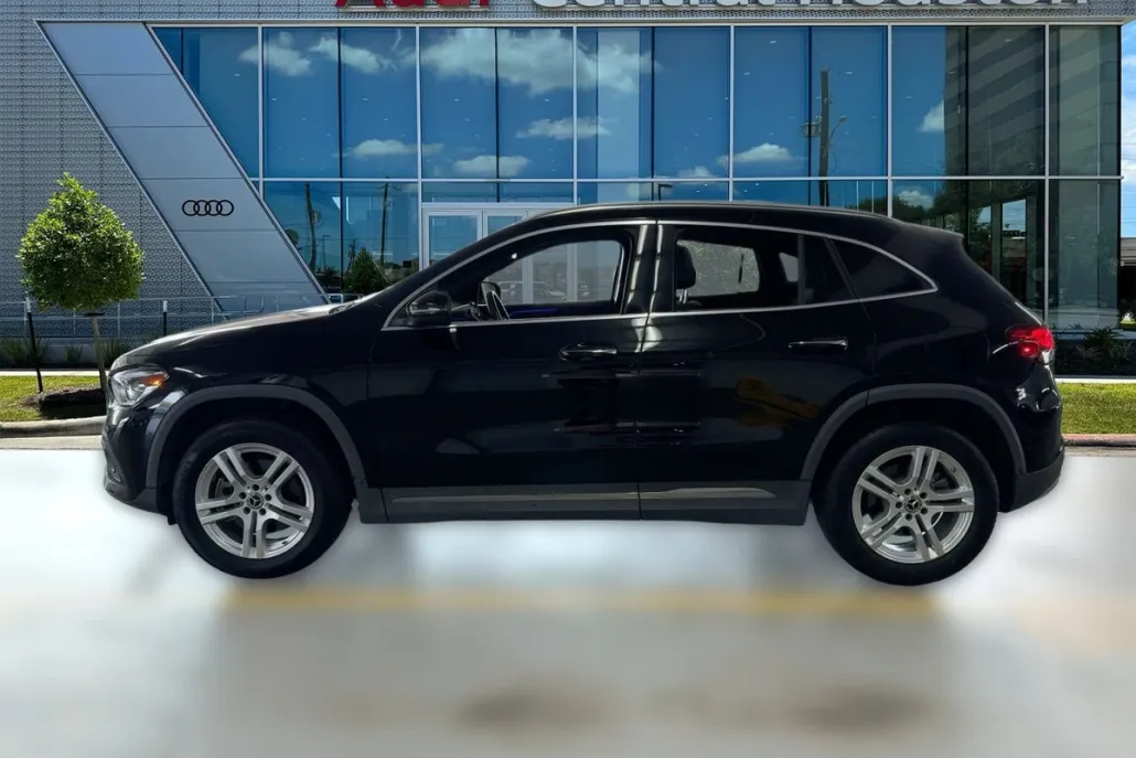 2023 Mercedes Benz GLA 250 photo 1