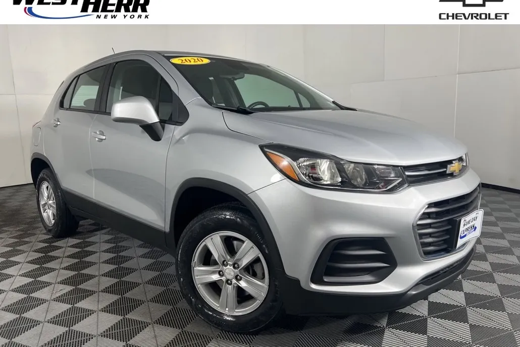 2020 Chevrolet Trax LS photo 1