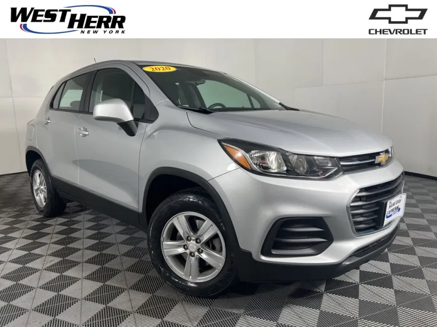 2020 Chevrolet Trax LS photo 1