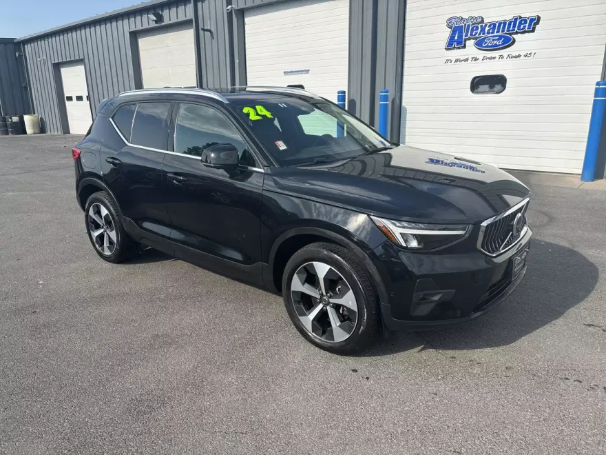 2024 Volvo XC40 Plus photo 1
