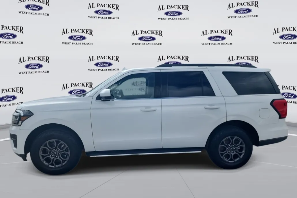 2022 Ford Expedition XLT photo 1