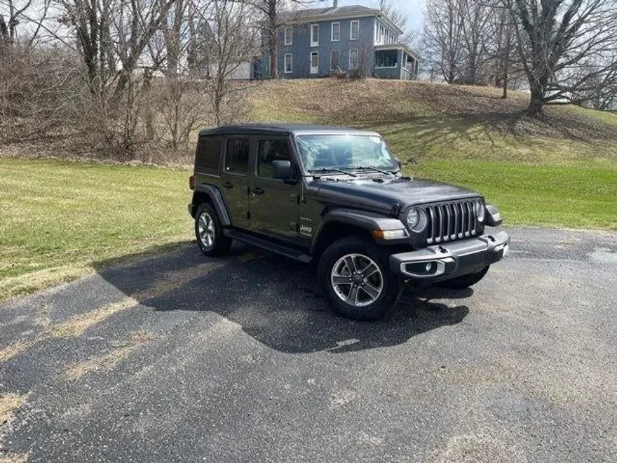 2021 Jeep Wrangler Unlimited Sahara photo 1