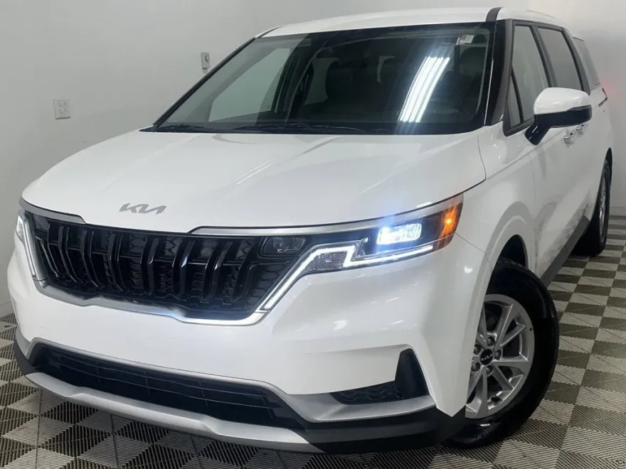 2022 Kia Carnival LXS photo 1