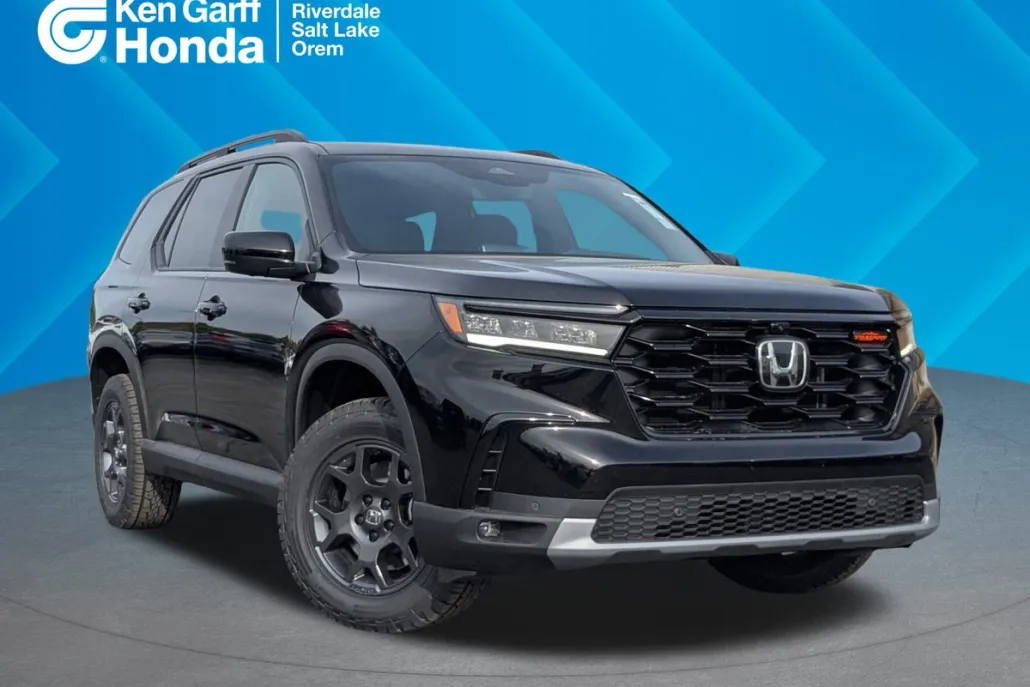 2025 Honda Pilot TrailSport photo 1