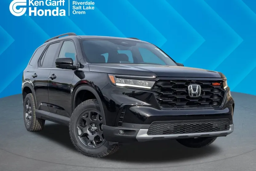 2025 Honda Pilot TrailSport photo 1