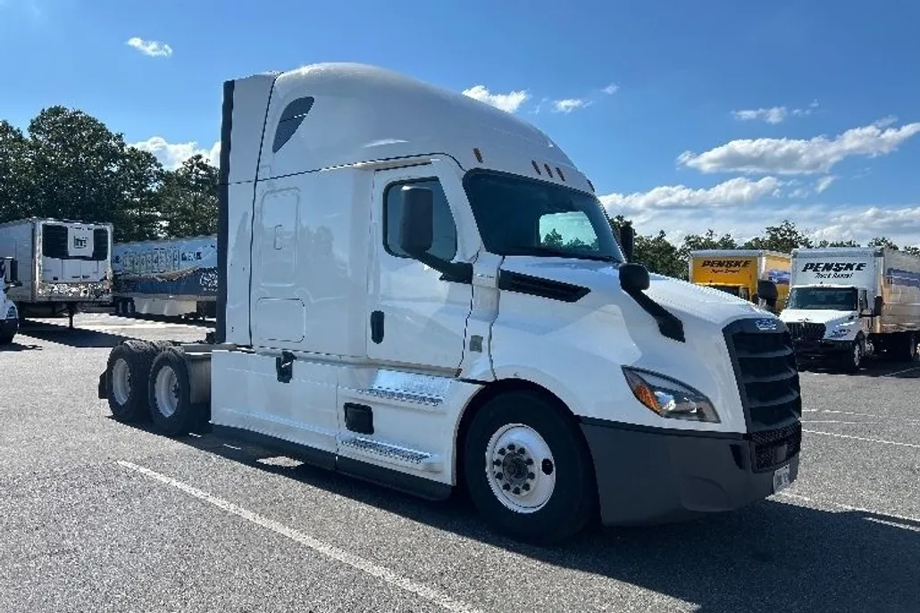2022 Freightliner Cascadia 126" Sleeper Cab photo 1