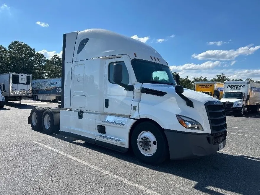 2022 Freightliner Cascadia 126" Sleeper Cab photo 1