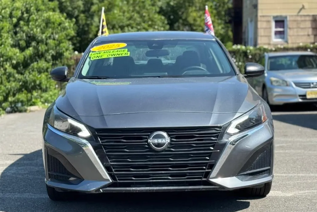 2025 Nissan Altima SV photo 1