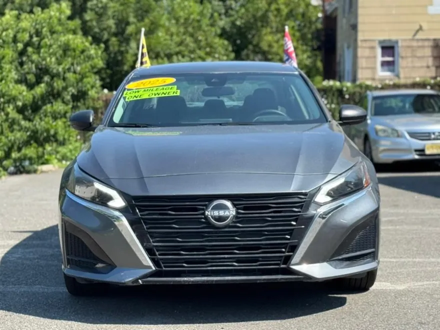 2025 Nissan Altima SV photo 1