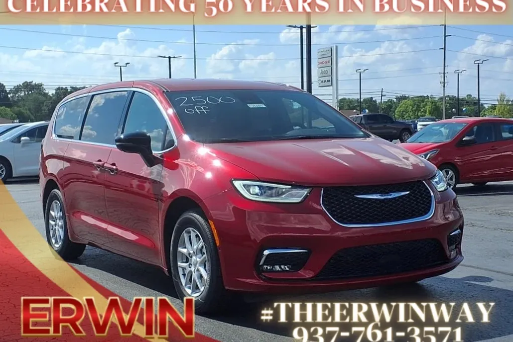 2026 Chrysler Pacifica photo 1