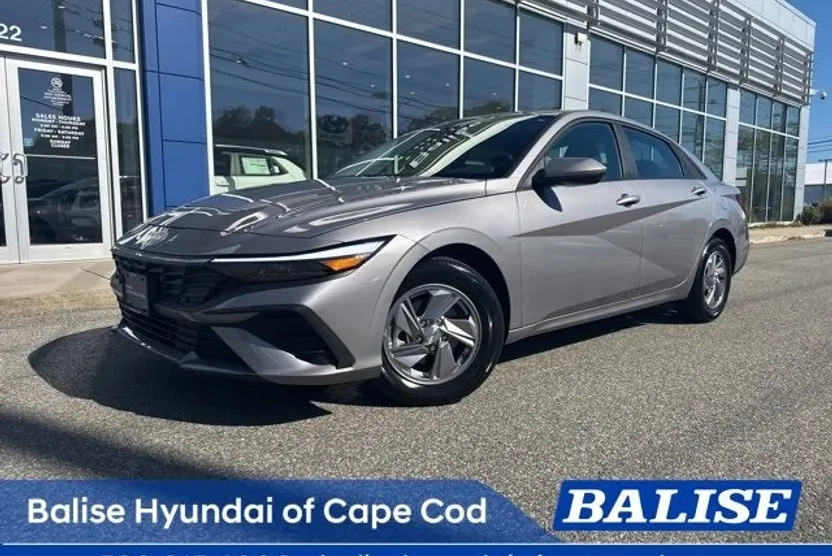 2025 Hyundai Elantra SE photo 1
