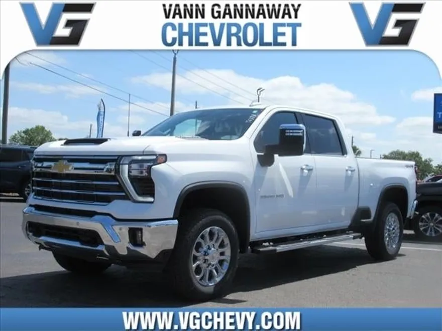 2025 Chevrolet Silverado LTZ photo 1