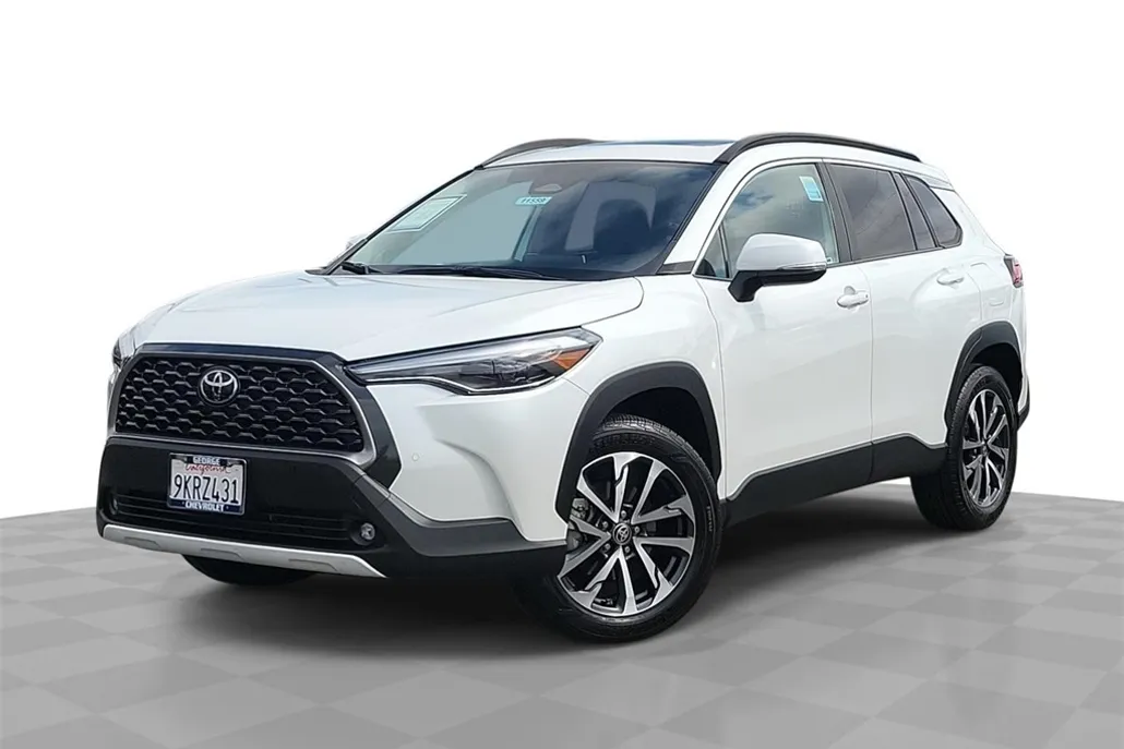 2024 Toyota Corolla Cross XLE photo 1