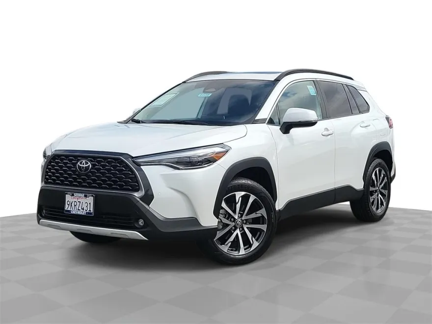 2024 Toyota Corolla Cross XLE photo 1