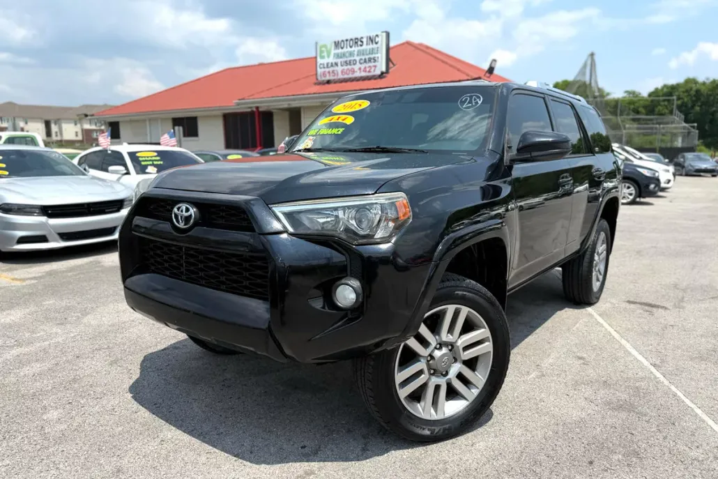 2015 Toyota 4Runner SR5 photo 1
