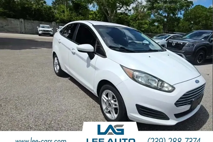 2017 Ford Fiesta SE photo 1